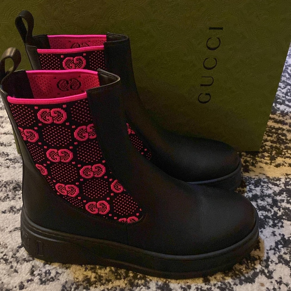 Gucci Women's GG Supreme Chelsea Boot - Picture 6 of 15